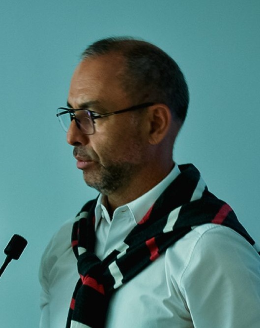 Dr. Yolmer Romero